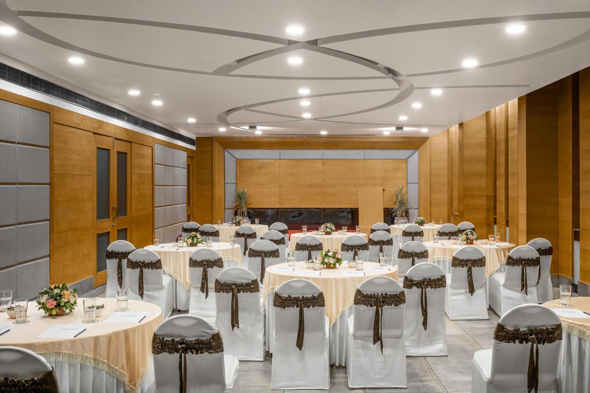 Ginger Kochi Mg Road Hotel Exterior photo