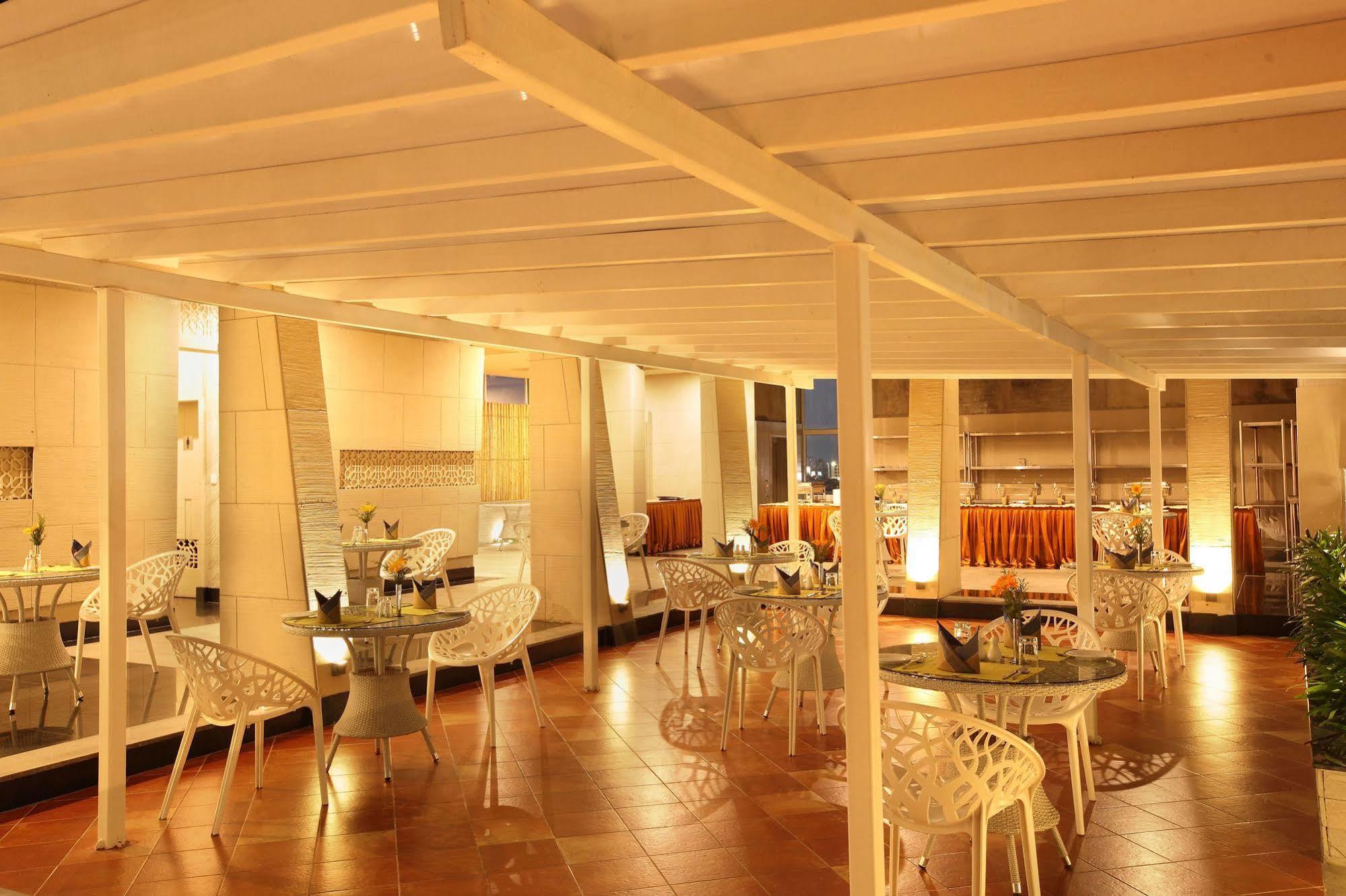 Ginger Kochi Mg Road Hotel Exterior photo