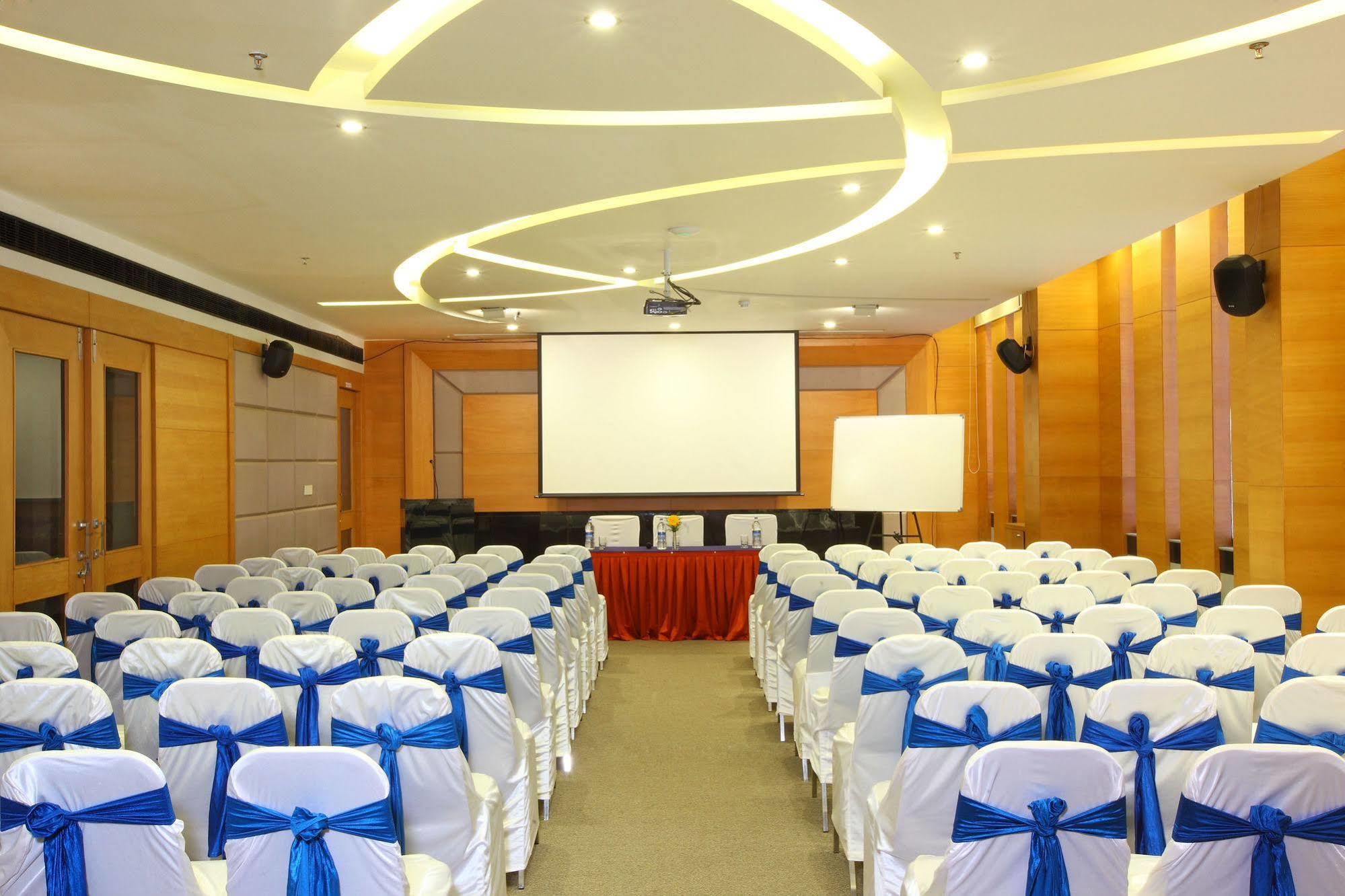 Ginger Kochi Mg Road Hotel Exterior photo